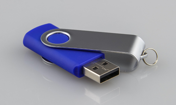تامین تغذیه از طریق پورت USB